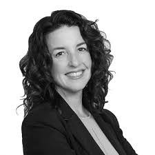 Sara Dickinson's Instagram, Twitter & Facebook