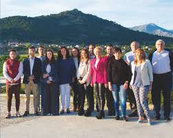 A third party opinion is necessary and the provider shouldn't be allowed anywhere near the process. Contamos Contigo Lema Del Partido Popular De Collado Mediano