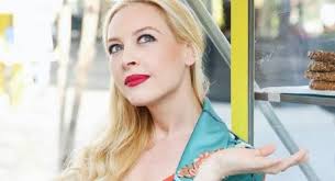 Και θέλω να δηλώσω τη συμπαράσταση μου στις γυναίκες που δέχτηκαν ακόμα χειρότερες συμπεριφορές», κατέληξε η φαίη ξυλά. Faih 3yla O Dyskolos Xwrismos Meta Apo 15 Xronia Gamoy H Sxesh Me 28xrono H E3apathsh Kai O Megalos Fobos