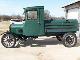 The custom touches are definitely quirky, but they just add to its character. Pin Na Nastence Vozidla