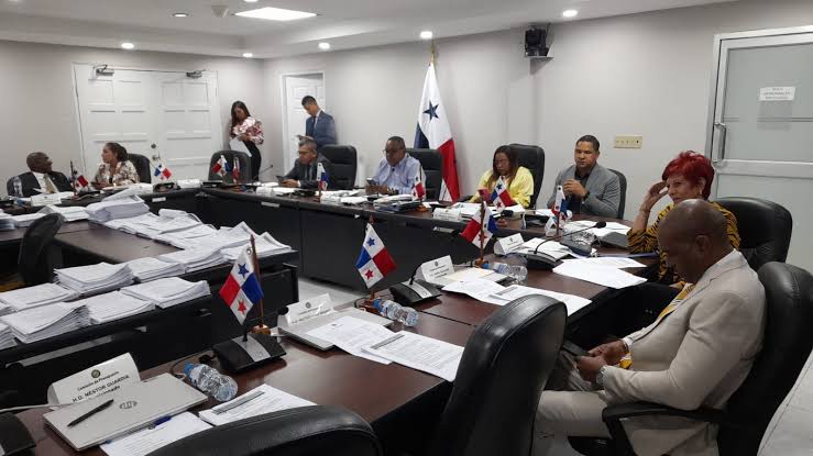 Comisión de Presupuesto aprueba traslados por más de B/.84 millones para Seguridad, MEF y Lotería