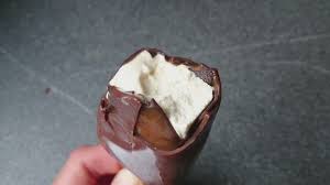 Magnum double caramel mini ice cream bars are made with vanilla ice cream dipped in milk chocolate with a layer of sea salt caramel sauce. Test Langnese Magnum Double Caramel Foodloaf