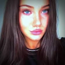 Faye Fox's Instagram, Twitter & Facebook