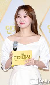 윤주는 29일 기분 좋은 산책! Sbs ê¹€ ì•„ë‚˜ìš´ì„œ ê¹€ê±´í¬ Bmp Side