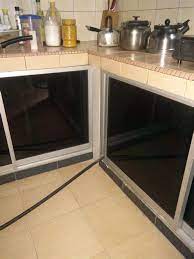 Kabinet dapur terkadang menjadi sorotan dari suatu kitchen set karena bagian ini merupakan bagian yang terpenting dari kitchen set dan kabinet ini merupakan juga salah satu inti dari suatu kitchen set yang anda miliki di rumah. Diy Pintu Kabinet Dapur Aluminium Ini Barang Barang Yang Anda Perlukan Untuk Diy Pintu Jom Diy Rumah Anda Buat Kabinet Dapur Sendiri Build 18 12 2013aa Kabinet Dapur Buatan Sendiri