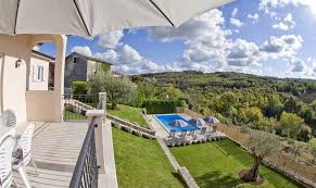 Gunstige Ferien In Istrien Kroatien Dieses Gepflegte Ferienhaus Mit Pool Garten Und Schoner Aussi Ferienhaus Kroatien Istrien Ferienhaus Ferienhaus Mit Pool