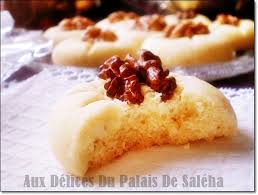 Ta recette de ghribia aux amandes me plaît beaucoup. Ghribia Ou El Ghribiya Aux Noix Gateau Algerien Facile Aux Delices Du Palais