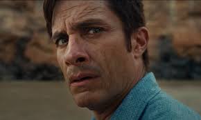 Por eso todo escriba docto en el reino de los cielos es semejante a un padre de familia, que saca de su tesoro cosas nuevas y cosas viejas. Nuevo Trailer De Viejos La Proxima Pelicula De M Night Shyamalan Humonegro Com
