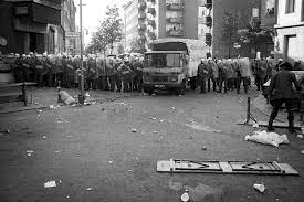 Unsere autorin war dabei, als am 1. Umbruch Bildarchiv Fotos 1 Mai 1987 In Berlin Kreuzberg
