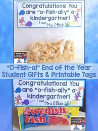 A set of lovely gift labels to attach to an end of year gift for your children.tags in this resource: . End Of The Year Student Gifts Gift Tags Lessons For Little Ones By Tina O Block Student Gifts Student Teacher Gifts Kindergarten Gifts