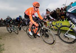 Nathan van hooydonck (born 12 october 1995) is a belgian cyclist, who currently rides for uci worldteam ccc team. Koers Kort Bjerg Niet Geintimideerd Door Uurrecord Campenaerts Sneeuw Bedreigt Bergritten In Giro Wielrennen Hln Be