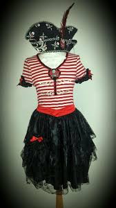 Weiße und rote kerzen und ein paar nägel. Karneval Karneval Karneval Kostum Damen Kostume Karneval