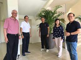 After founding a private primary healthcare group in singapore, dr tan joined parkway in 2004 as chief operating officer of mount elizabeth hospital. Former Ihh Healthcare Managing Director Tan See Leng Emerges As Possible Pap Candidate Plans Support Network In Marine Parade Cna