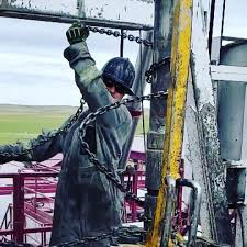 Wolfric27 Easymoney Oilfield This Is One Of The Last Rigs In Canada With A Spinning Chain On It Oilfield Oil Rig Jobs Oil Rig