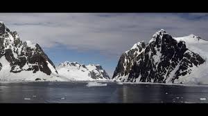 Estas inusuales formaciones recuerdan a las pirámides egipcias y ocupan las mentes de muchos internautas y de algunos investigadores desde hace más de tres años. Sobrevolando La Antartida Con Drones Youtube