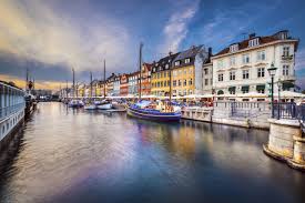 É o mais meridional dos países nórdicos, a sudoeste da suécia e ao sul da noruega, delimitado no sul pela alemanha. Las Mejores Ciudades De Dinamarca