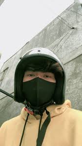 Monyet naik motor | facebook. 28 Pake Helm Ideas Boy Photography Poses Hijab Aesthetic Helm
