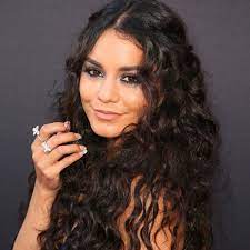 Vanessa anne hudgens wore a black elizabeth and james dress and givenchy shoes with her messy bun hairstyle that has loose curly tendrils at the 6th annual teen vogue young hollywood party in los angeles on. Vanessa Hudgens Takes The Perfect Curly Bob Selfie Teen Vogue