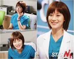 Characters who have different hurts and dilemmas struggle as they get to work together and gradually learn that healing a person is healing oneself. My Write Is My Story Review Drama Korea Medical Top Team