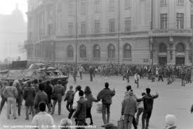 Ii mai lasam un pic sa se refuleze intre timp, la inter se blocheaza circulatia si o parte din multimea de pe trotuar se muta in mijlocul drumului. Dan Pavel Despre 21 22 Decembrie Am IeÈ™it La BaricadÄƒ La Inter Nu Mi A Fost