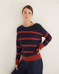 Pull court ou long, cardigan, gilet long, col rond, col roulé, col en v ou col montant, la maille uniqlo joue les caméléons pour s'adapter à toutes vos tenues. Pull Col Bateau Femme Couleur Peacoat Picante Gipsy Comptoir Des Cotonniers