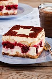 Kuchen wird zu den feinen backwaren gerechnet, wobei es sich meist um ein süsses backwerk handelt. Tiramisu Kuchen Mit Kirschen Rezept Lecker Kuchen Rezepte Einfach Kuchen Mit Kirschen Kuchen Und Torten Rezepte
