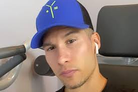 En cada etapa de mi carrera he… El Cantante Chyno Miranda Y La Paralisis Muscular Que Le Ha Dejado El Coronavirus Celebrities