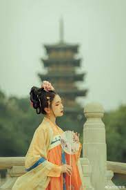 出镜 仓大佬 妆发 爱化妆的关关 师父 疯子charles 服装 花朝月影原创汉服 摄影 后期 胡银辣条 03 12 2019 cosplay trung quốc truyền thong