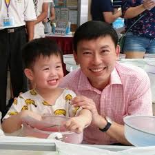 Mr chee hong tat was appointed senior minister of state for trade and industry and education on 1 mr chee joined the civil service in 1998 and worked at the ministry of home affairs, ministry of. Chee Hong Tat å¾èŠ³è¾¾ Met This Cheerful Little Young Boy During The Bishan Toa Payoh Grc Baby Show His Smile Definitely Brightens Up Our Day Hong Tat Facebook