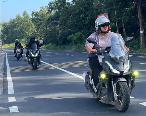 Đi tour hay đi trong phố, ADV160 l&agrave; lựa chọn ho&agrave;n hảo