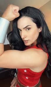 도나 트로이 활동 중! 이 코스프레를 만들고 내 인스타그램에 릴스를 공유했습니다 @lis.wonder ❤️ DCComics