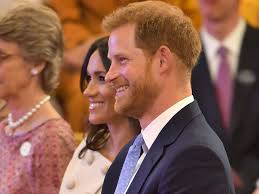 Congrats, ladies, gentleman, dogs, turtles, bears and hamsters for reaching such a noble jubilee thanks to @trulymadlydeeply for the title, i had to tweak it a little as it was. Photos Meghan Markle Et Le Prince Harry De Sortie Lors D Une Soiree Officielle A Buckingham Meghan Markle Prince Harry Prince Harry Et Meghan
