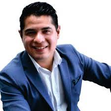 Lara Hernandez's Instagram, Twitter & Facebook