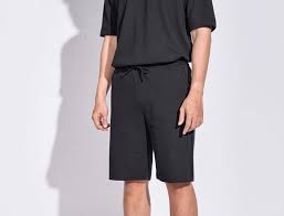 Tip những cách phối đồ với quần short nam đẹp và phong cách | Metagent