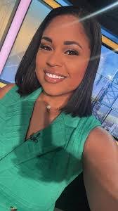 Shana Fox's Instagram, Twitter & Facebook