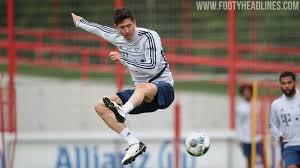 He has also racked up six assists. Lewandowski Trains In Future Dna Nike Phantom Venom Boots Footy Headlines