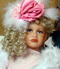 Фарфоровая кукла