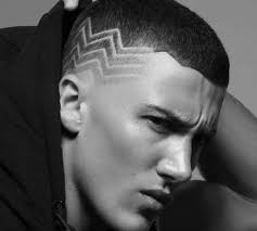 Gli ultimi trend per i tagli corti da uomo mettono in scena rasature laterali con disegni e ricci lunghi sul capo. Tipologie Di Tagli Di Capelli Per Uomo Style Taglio Capelli Uomo Tagli Capelli Ricci Corti Lunghi E Di Tendenza