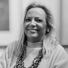 Denise Henley's Instagram, Twitter & Facebook