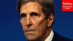 John Kerry calls First Amendment 'major block' in holding media  'accountable'