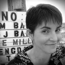 James Bar: Stylish & Comfortable