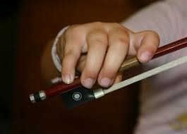 Holding the bow correctly will insure the greatest possible ease in playing a smooth and even sound. Pin On Violin