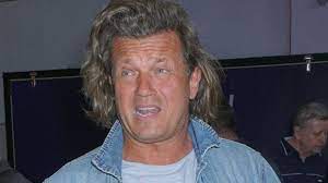 Magdalena ogórek i jarosław jakimowicz na antenie stacji tvp info przez chwilę puścili wodze fantazji. Jaroslaw Jakimowicz Szokuje W Autobiografii Napisal O Kupowaniu 12 Latek I Okradaniu Zydowskich Grobow Czekalismy Na Swieze Pochowki