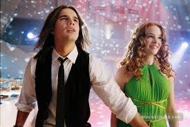 Fun Fact: Caitlyn And Cisco Are Friends Since High School. : R/Flashtv