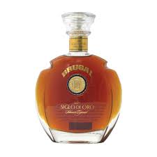 En la segunda mitad del siglo diecinueve, don andrés brugal montaner, ciudadano español que había emigrado a santiago de cuba, decidió trasladarse hacia la república dominicana y establecerse definitivamente en puerto plata, una hermosa ciudad costera. Ron Brugal Siglo De Oro 40 Vol Sucos Do Brasil