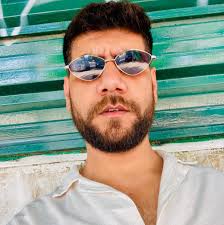 Where do UQ students from each faculty like to hang out?