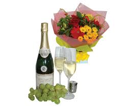 Hampers delivery available in malaysia with same day & nationwide delivery. English Sparkling Wine And Flowers Fizz On Foot