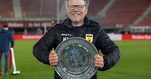 Johan derksen iddia edildi vi o cambuur tutmak için büyük miktarda para ödemişti oeki hoekema askıya alınmaktan. N7wxljuxrqbfim