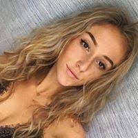 Laura Kupiec's Instagram, Twitter & Facebook