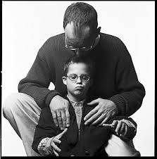This extra chromosome results in small stature and low muscle tone, among other characteristics. Down Syndrom Biologie